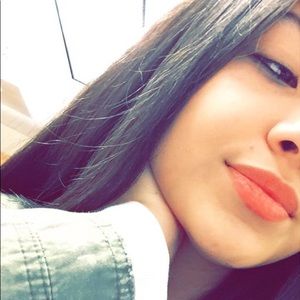 Meet your Posher, Estefany